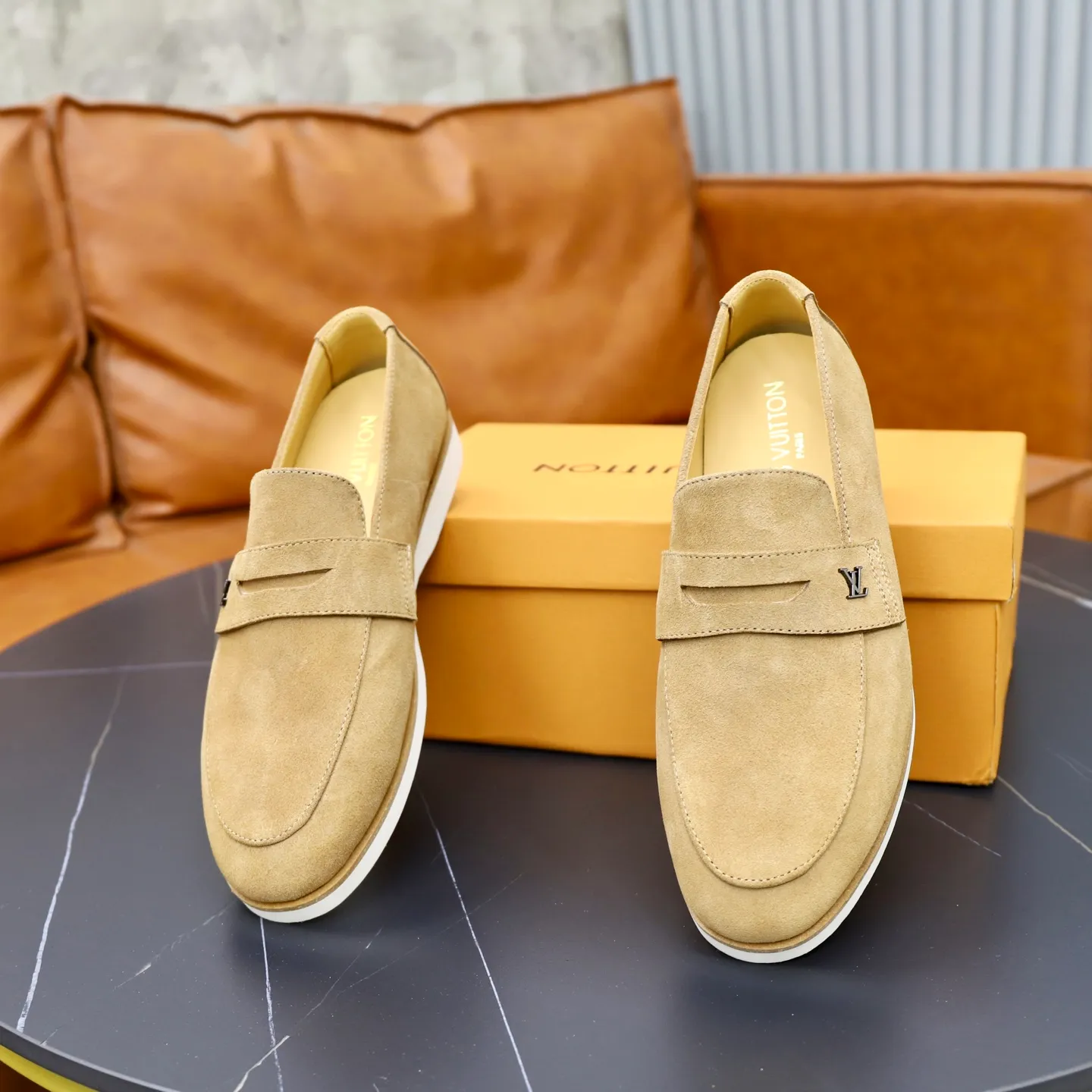 Ex-factory price: 442💰🙅‍♂️🙅‍♂️🙅‍♂️ Brand: LV Louis Vuitton Standard code: 38-44 (45 customized) Grade: Same as the official website Material: Original cow suede material stitching Comfortable and breathable cowhide lining Lightweight wear-resistant foam outsole Style category: Men's fashionable casual shoes Running sports shoes Distinguished luxury brand elements Top luxury color: actual picture color